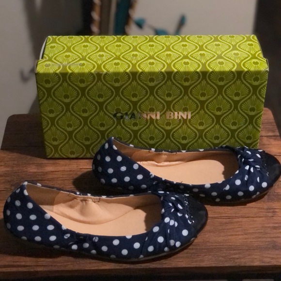 Flats - Picture 5 of 5